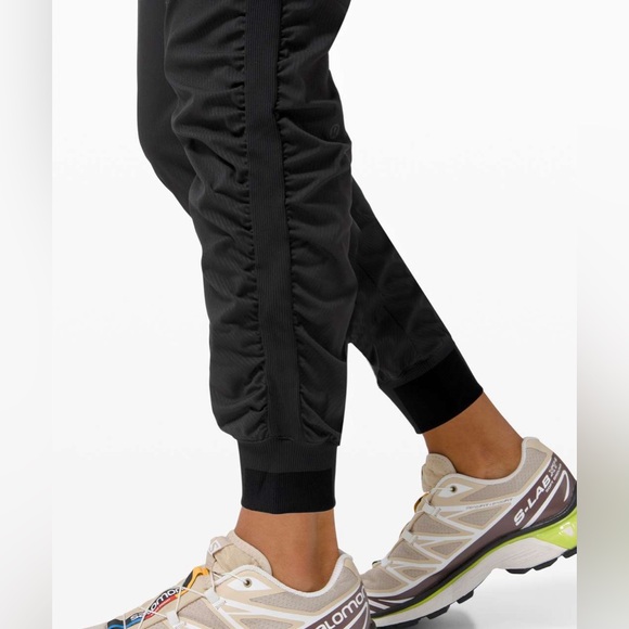Lululemon Beyond The Studio Jogger-Black-Size 4 - Picture 5 of 14